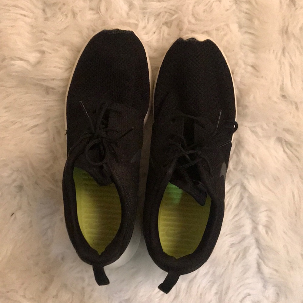 Woman’s Nike Roshe Runs